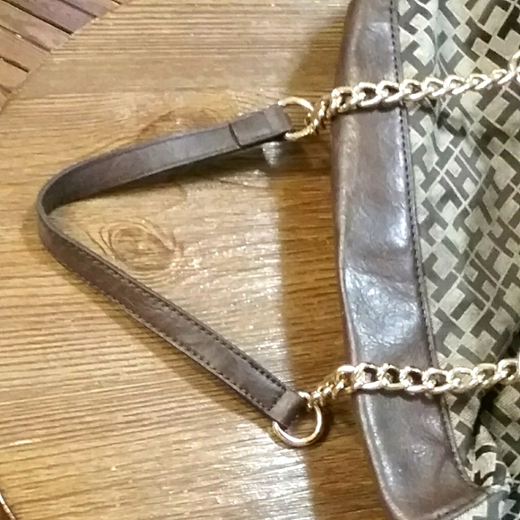 Tommy Hilfiger over shoulder brown logo bag - Picture 10 of 13